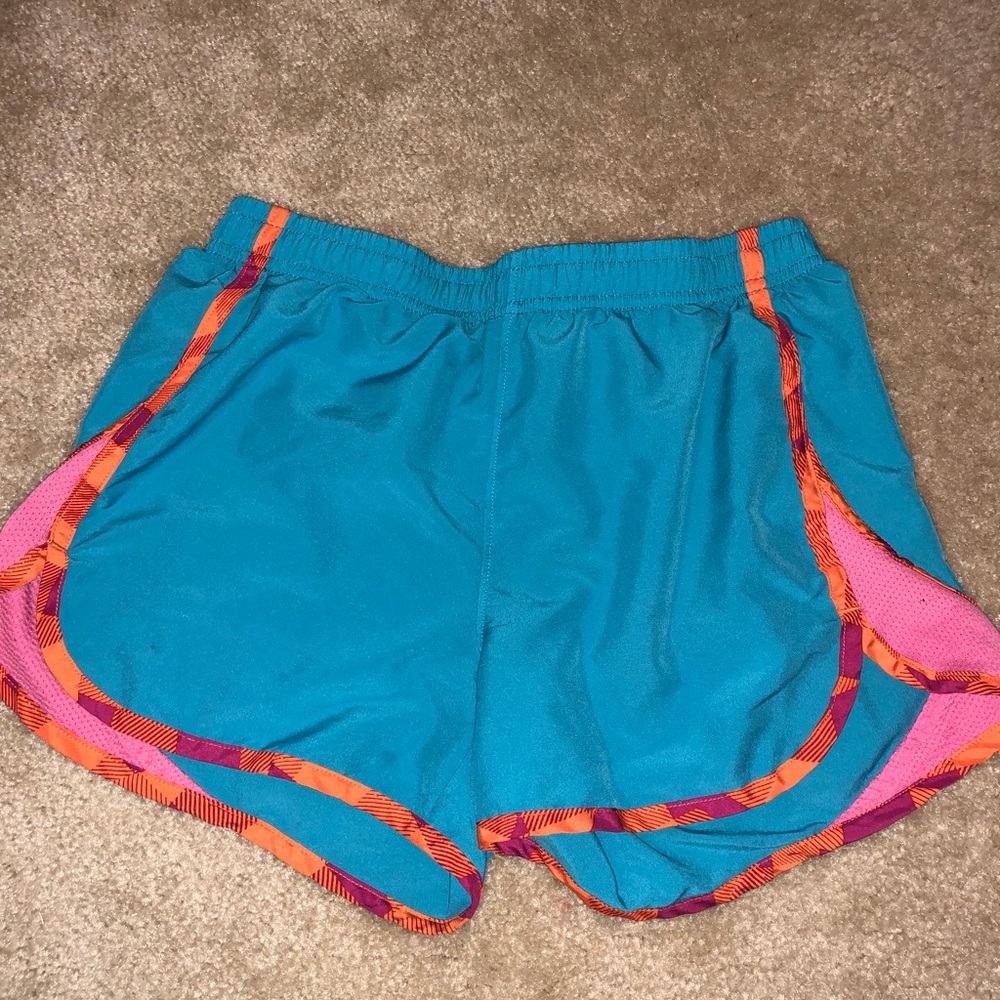 Size Youth Lrg/Women’s XS Under Armor Shorts